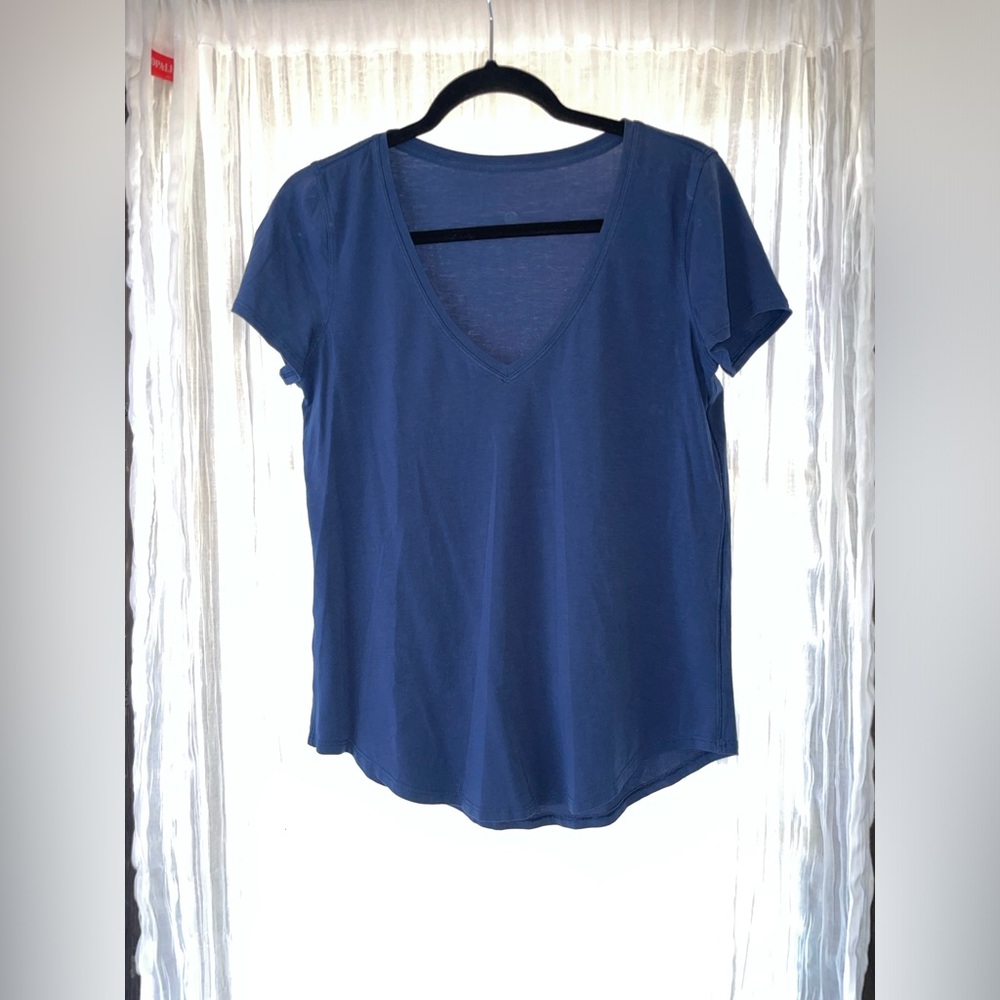 Lululemon size 6 Love Tee V-Neck